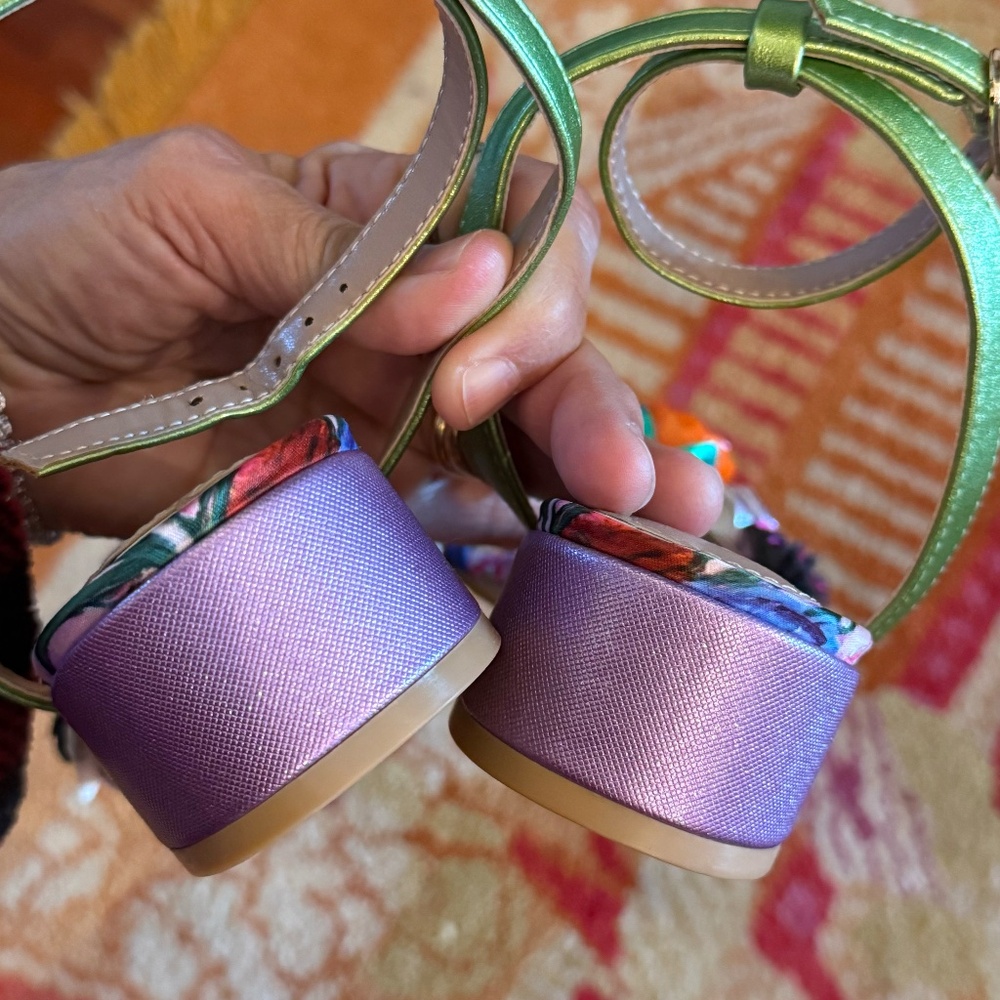 Betsey Johnson sz 5 big girls  Darcy floral ankle strap sandals flowers new - Picture 5 of 5